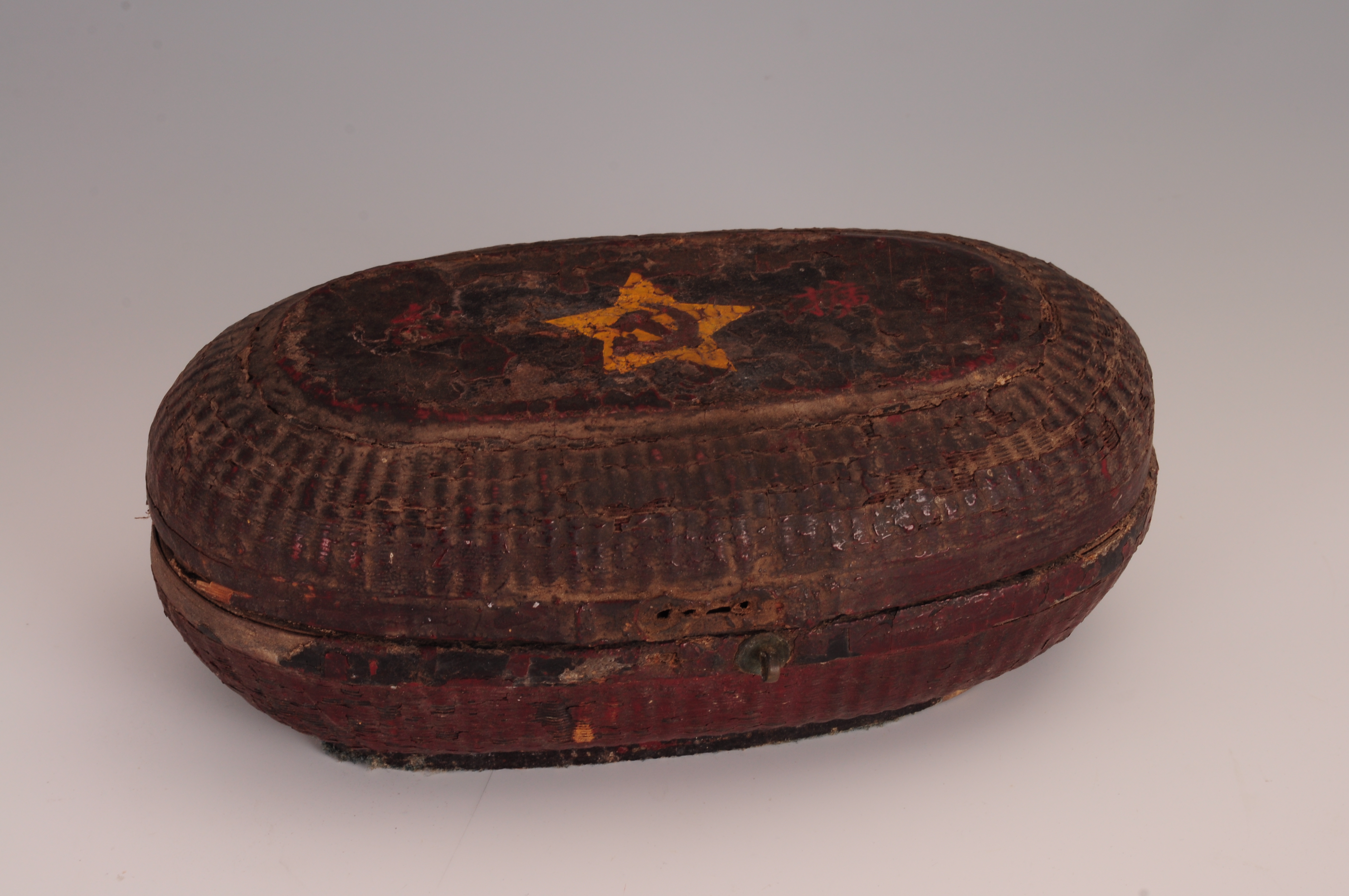 第二次国内革命战争时期东固苏区腰形竹针线篓