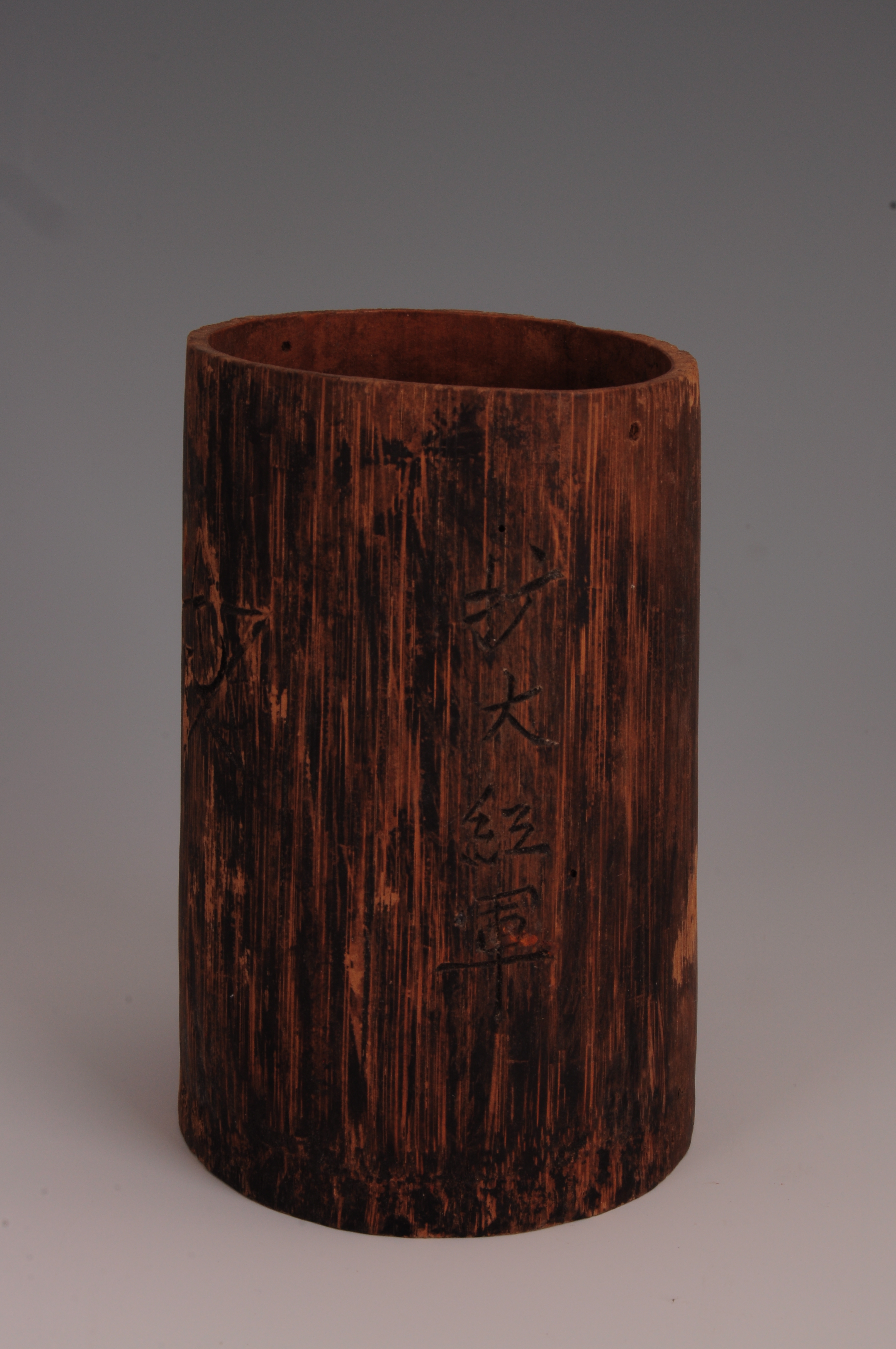 第二次国内革命战争时期东固苏区干部用过的“扩大红军”竹笔筒